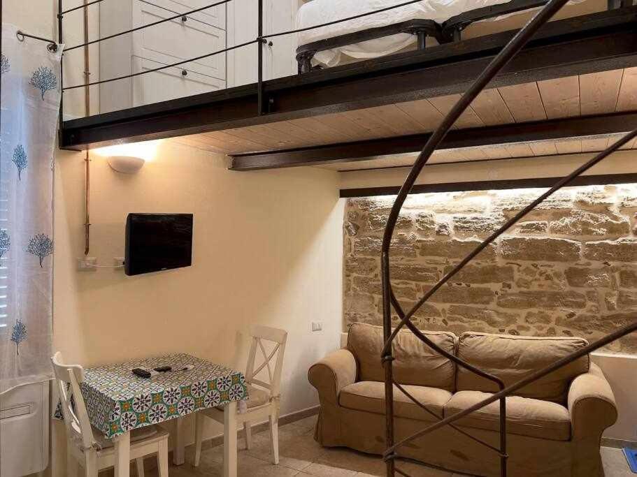 Suite Minerva 10 Steps From Piazza Civica Alghero Exterior photo